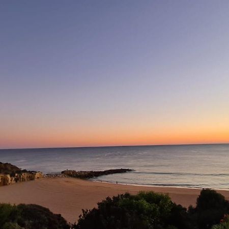 Beachfront Flat, Private Parking, Pools, Sea At Less Than 200 M (Adults Only) Appartement Albufeira Buitenkant foto