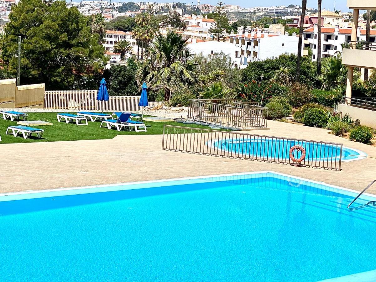 Beachfront Flat, Private Parking, Pools, Sea At Less Than 200 M (Adults Only) Appartement Albufeira Buitenkant foto