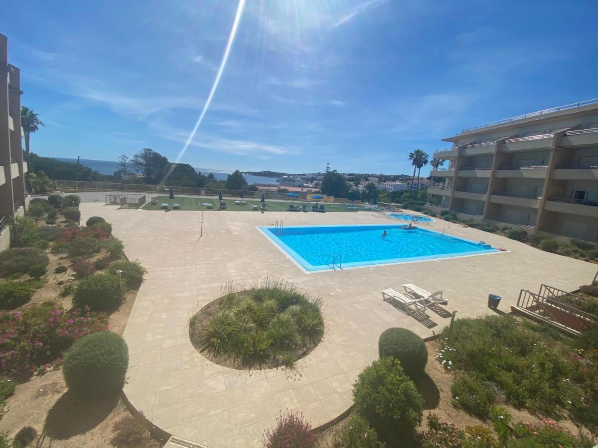 Beachfront Flat, Private Parking, Pools, Sea At Less Than 200 M (Adults Only) Appartement Albufeira Buitenkant foto