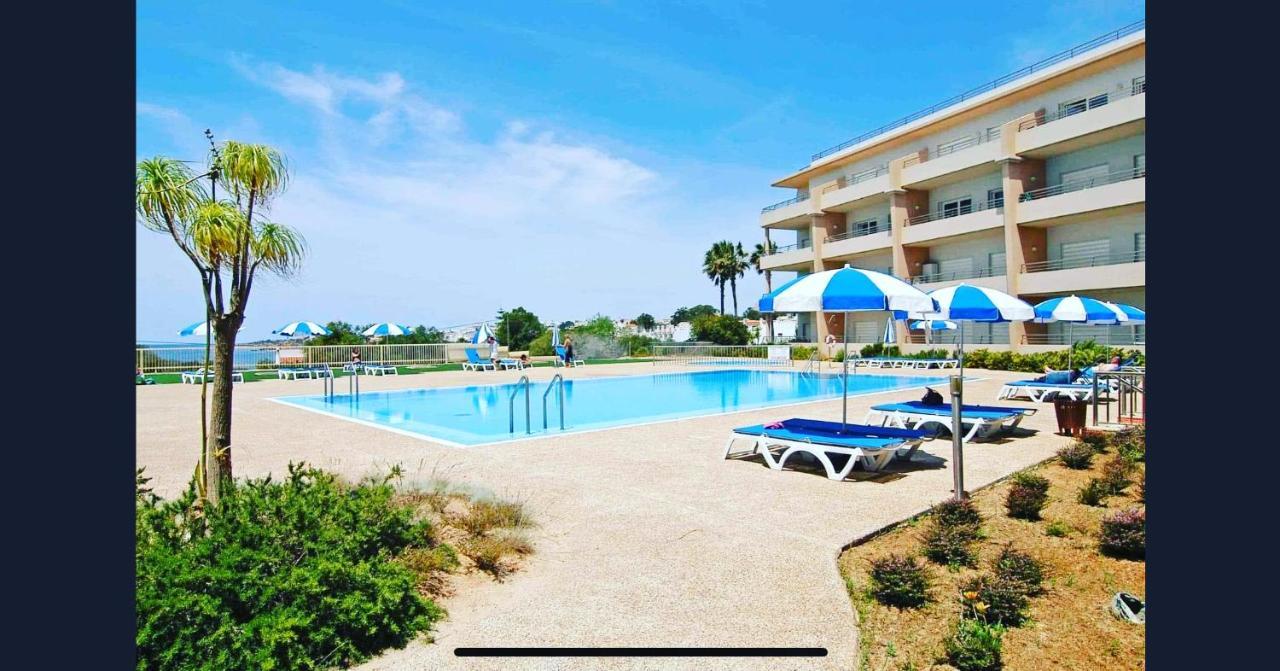 Beachfront Flat, Private Parking, Pools, Sea At Less Than 200 M (Adults Only) Appartement Albufeira Buitenkant foto