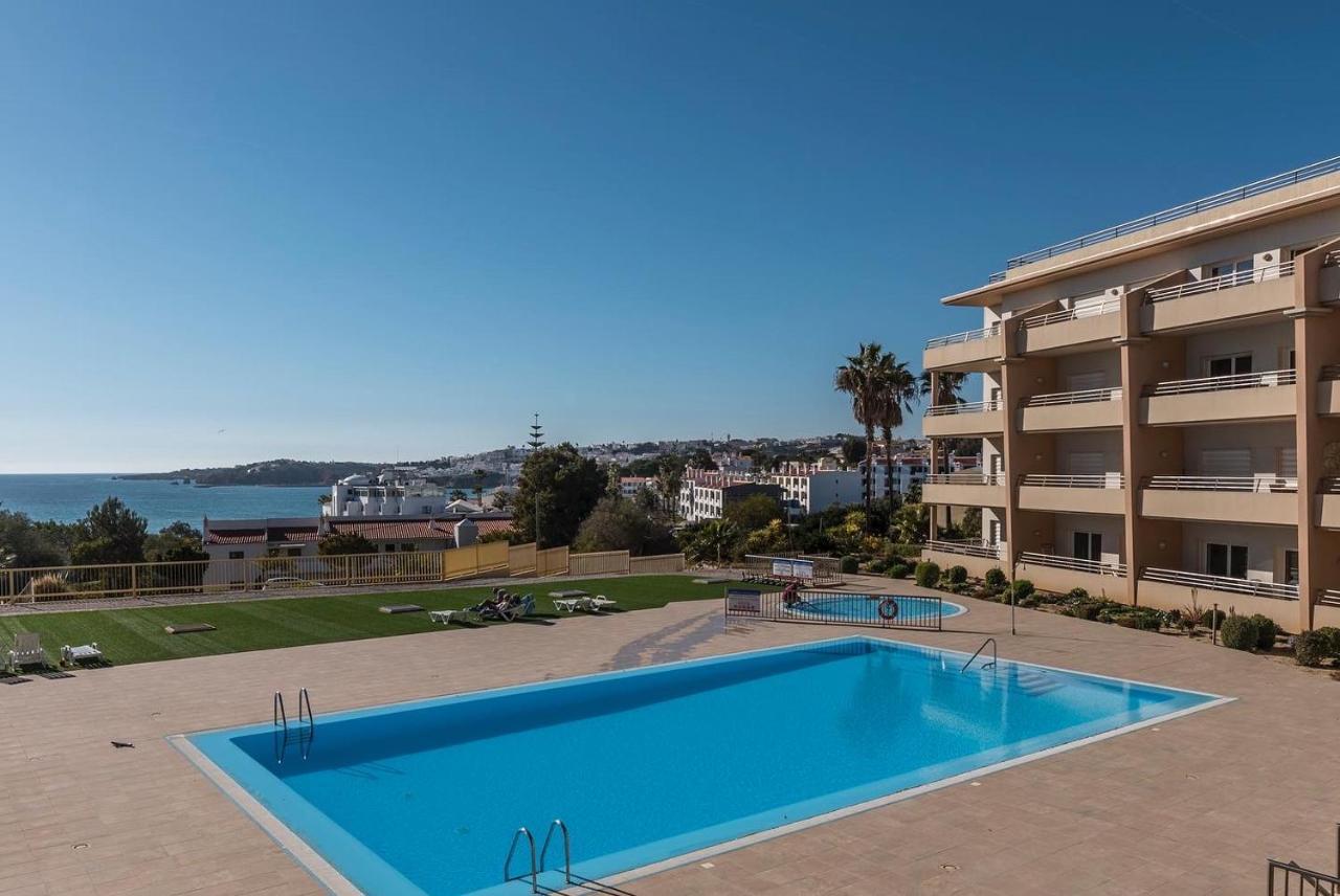 Beachfront Flat, Private Parking, Pools, Sea At Less Than 200 M (Adults Only) Appartement Albufeira Buitenkant foto