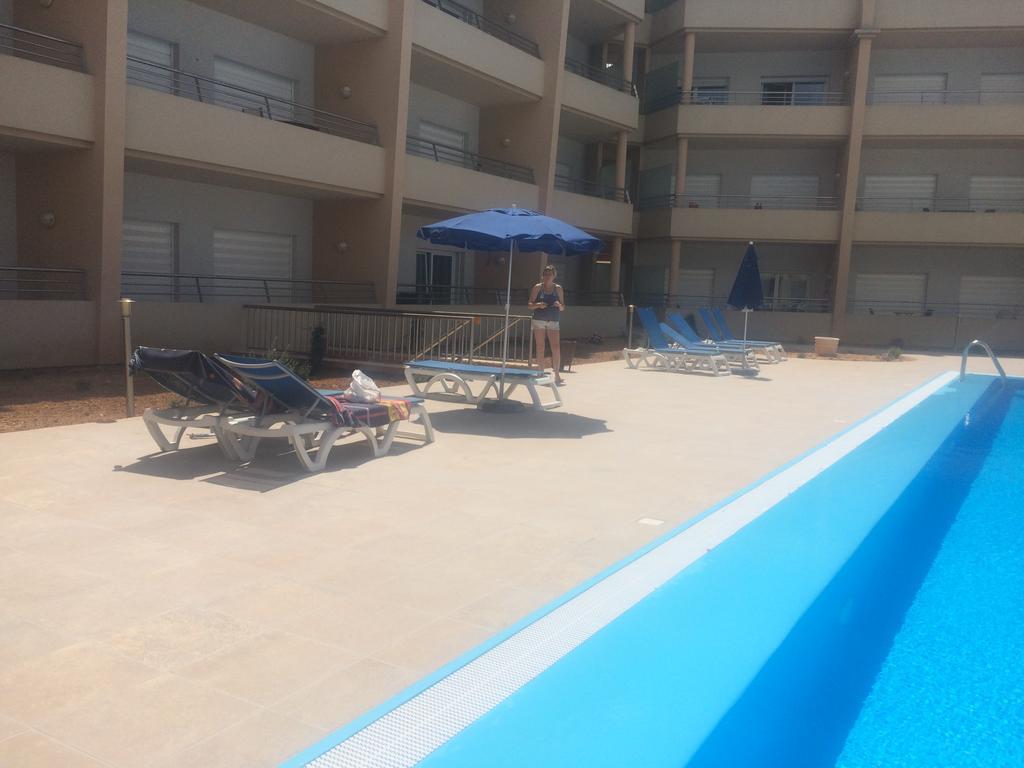 Beachfront Flat, Private Parking, Pools, Sea At Less Than 200 M (Adults Only) Appartement Albufeira Buitenkant foto