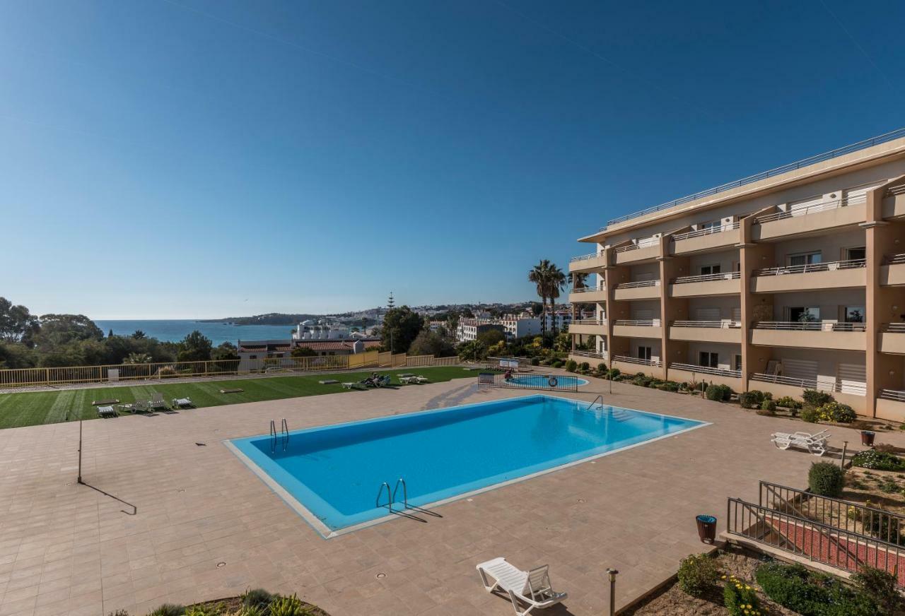 Beachfront Flat, Private Parking, Pools, Sea At Less Than 200 M (Adults Only) Appartement Albufeira Buitenkant foto