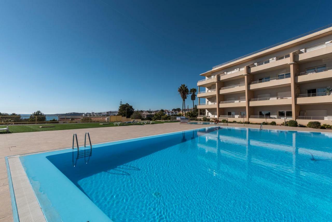 Beachfront Flat, Private Parking, Pools, Sea At Less Than 200 M (Adults Only) Appartement Albufeira Buitenkant foto