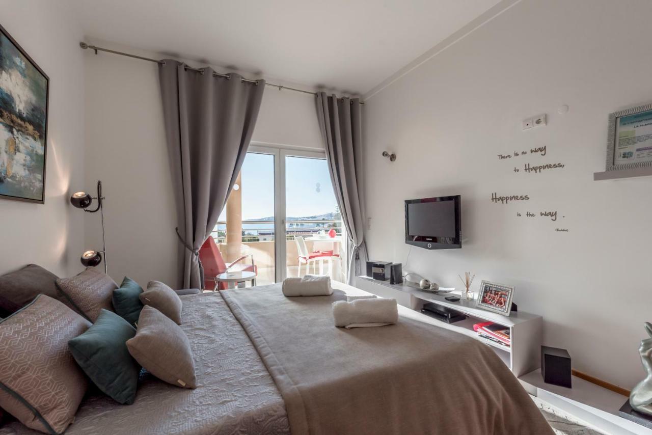 Beachfront Flat, Private Parking, Pools, Sea At Less Than 200 M (Adults Only) Appartement Albufeira Buitenkant foto